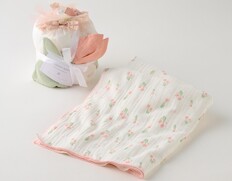 hugyouスタイのベビーケーキとガーゼケット(チューリップ)の画像