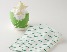 hugyouスタイのベビーケーキとガーゼケット(ワニ)の画像